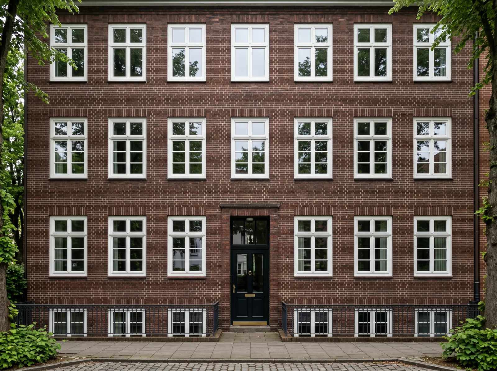 Selbiges Reihenhaus mit gereinigten Fenstern
